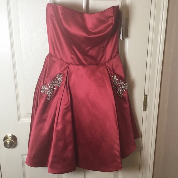Sherri Hill NWT Red Strapless Rhinestone Mini Satin Dress with Pockets - Size 8 - Picture 5 of 14